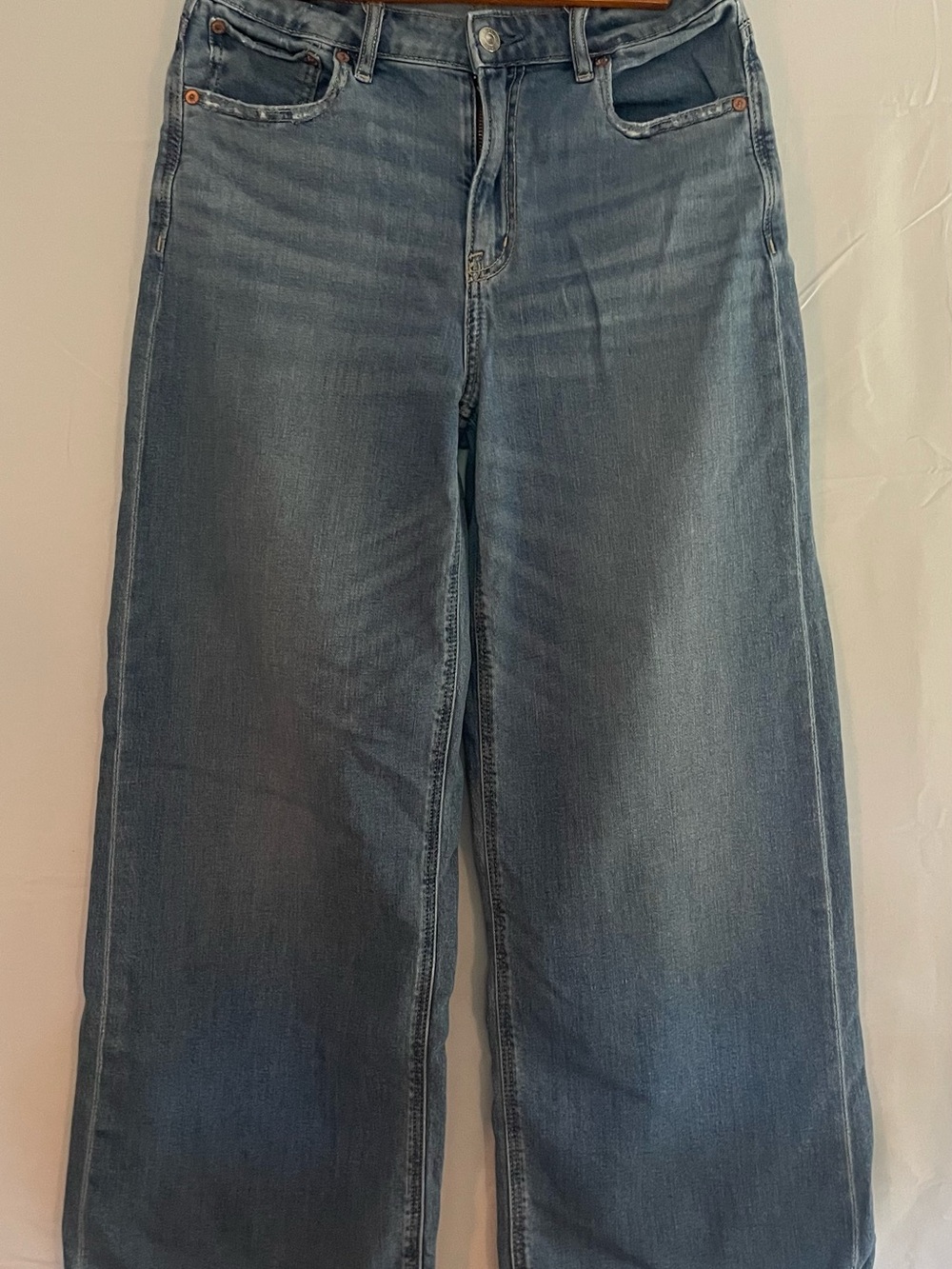 American Eagle Outfitters Wide Leg Flare Jeans in Medium Blue